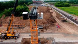 Сборка башенных кранов Liebherr на строительной площадке