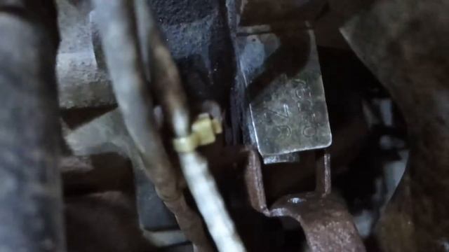 где находится номер двигателя Mazda 3 , 1.6