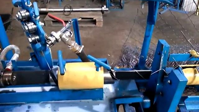 Станок для производства сетки рабицы АСУ-174М в работе. смотреть онлайн