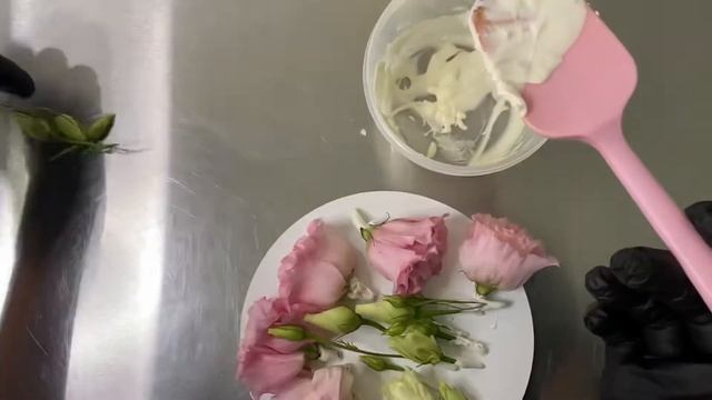 Как украсить торт живыми цветами! Торт с живыми цветами. смотреть онлайн