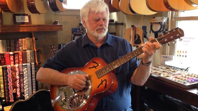 Gary Puckett playing a shop Resonator смотреть онлайн