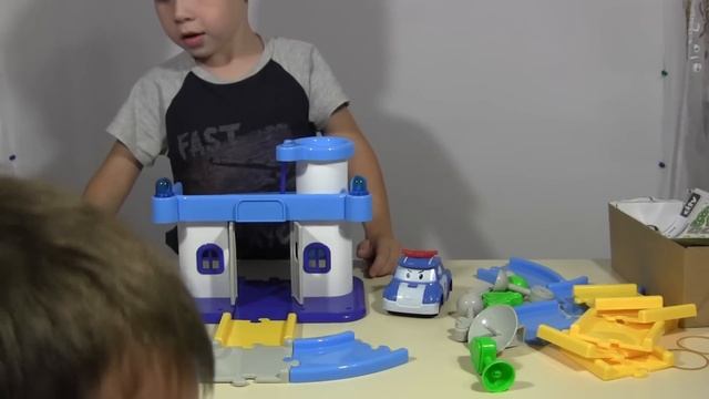 ARSIK СОБИРАЕТ ПОЛИЦЕЙСКИЙ УЧАСТОК ROBOCAR POLI смотреть онлайн