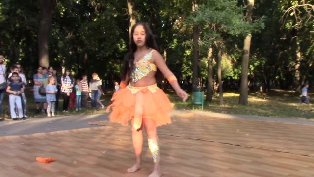 "Джамила", восточный танец, девочка в оранжевом / "Jamila", eastern dance, girl in orange смотреть онлайн