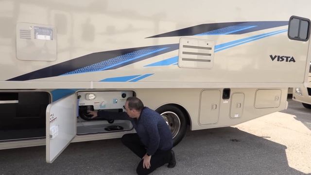 Автодом, один из самых лучших в мире. Большой семейный на 7 спальных мест Winnebago Vista 29ve смотреть онлайн