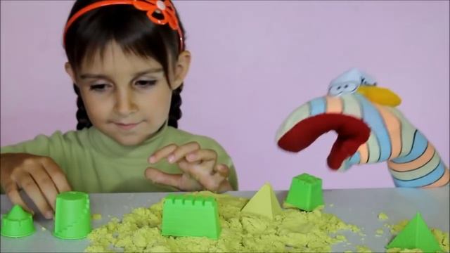 КИНЕТИЧЕСКИЙ ПЕСОК строим замок ? Лиза и Червяк ШОУ ? KINETIC SAND ? lizatube смотреть онлайн