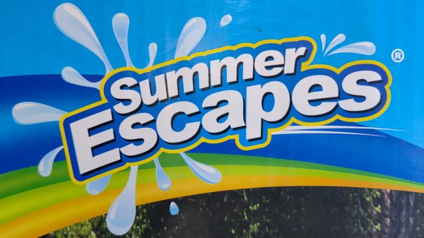 Бассейн фирмы Summer Escapes в 24 году.