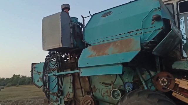 КОМБАЙН НИВА. ЗАМЕНА КОРОМЫСЛА (ЖАТКА) смотреть онлайн