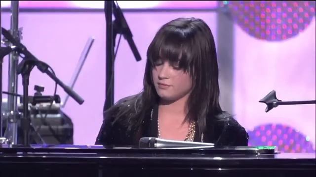 Demi Lovato's Live Piano Performance Of "La La Land" смотреть онлайн