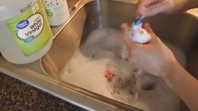 Disinfect Bathtoys Without Bleach | DESTROY the MOLD in the safest way NOW смотреть онлайн