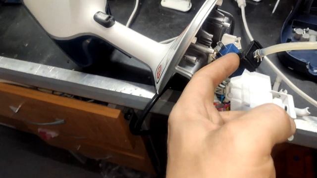 Ручной отпариватель Tefal (Тефаль) ремонт, не поступает вода в нагреватель. смотреть онлайн