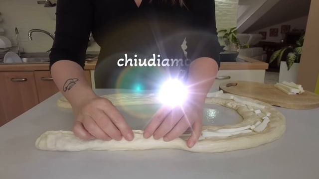 FOCACCIA GIRELLA ALTA E SOFFICE ripiena 🍕 di Tutti a tavola смотреть онлайн