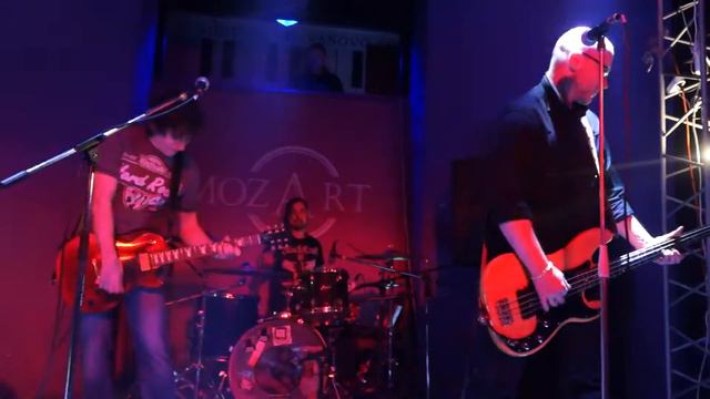 Default Сity – As We Fall смотреть онлайн