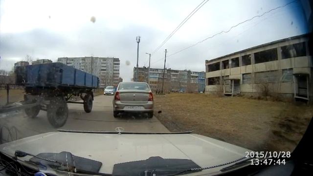 Куча места, но надо встать, чтобы все тоже стояли. смотреть онлайн