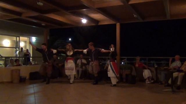 Крит. Греческие танцы и музыка в отеле Zorbas 2 смотреть онлайн