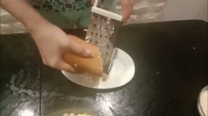 САЛАТ С КОЛБАСНЫМ СЫРОМ!!!РЕЦЕПТ ПРОСТО БОМБИЧЕСКИЙ!!!