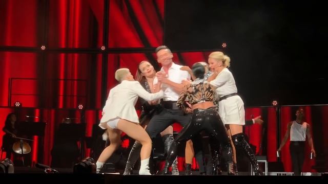 Hugh Jackman -- Gaston (Live)