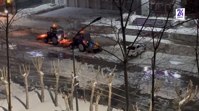 Фонтан во дворе. У одного из домов Сургута сорвало пожарный гидрант смотреть онлайн