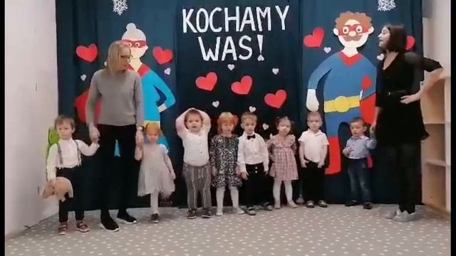 Sto lat Babciu, sto lat Dziadku ! piosenka w wykonaniu grupy Misiów Panda смотреть онлайн