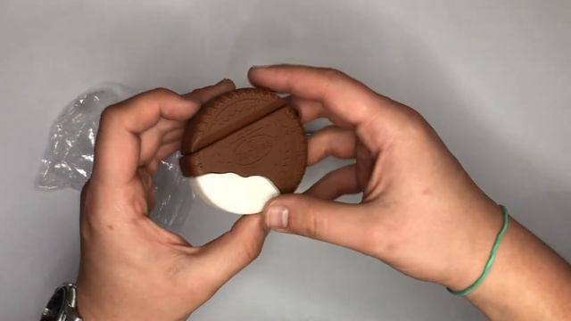 Видео обзор: Чехол для Apple AirPods печенье. Цвет: коричневый смотреть онлайн