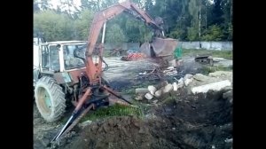 ЮМЗ грейферный погрузчик. Нарезка фрагментов ремонта и работы