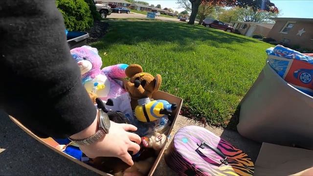 This Garage Sale Had Amazing Things! смотреть онлайн