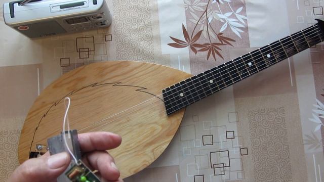Самодельная гитара с беспроводным звукоснимателем. смотреть онлайн