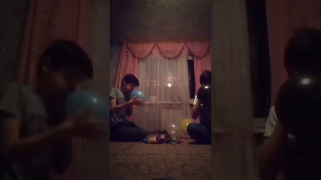 100 шаров на день рождение своего брата\надули100 шаров ртом что?
