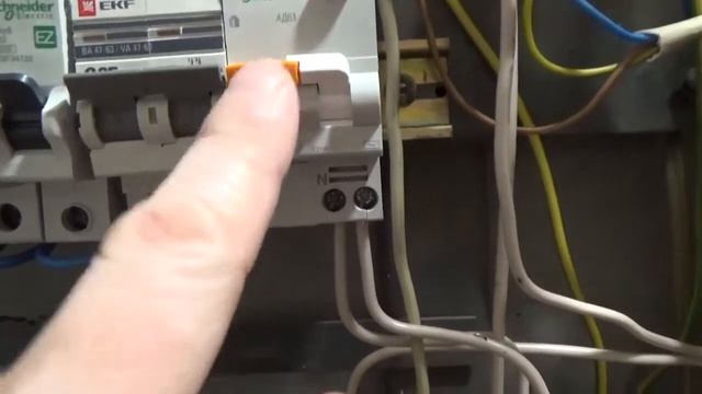 Как включить дифференциальный автомат. смотреть онлайн