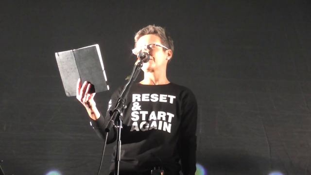 Сурганова и Оркестр - Дай бог. (стихотворение Е. Евтушенко.) 08.04.2017. ДК Ленсовета. смотреть онлайн