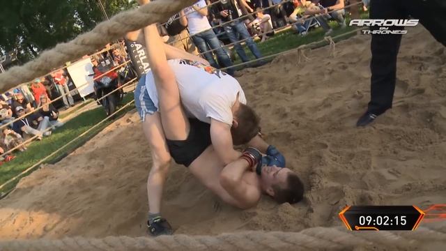 ПИТОН С ДРУГОМ против ДВУХ БОЙЦОВ ММА смотреть онлайн