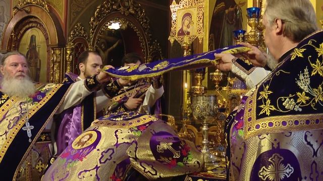 Архиерейское служение в Великий Четверг смотреть онлайн