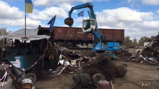 Жашков грузит вагон металлоломом смотреть онлайн