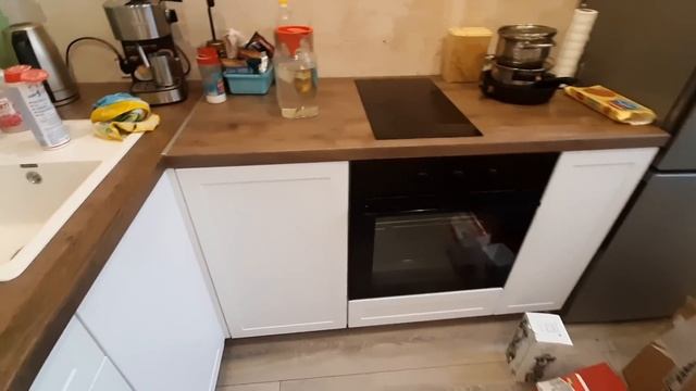 Собираем КУХНЮ - все не по инструкции! | Нам не повезло с ламинатом! смотреть онлайн