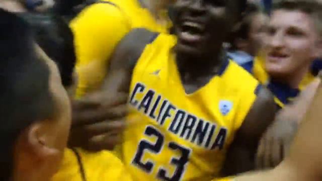 Arizona (1) upset at Cal - Storming the court! смотреть онлайн