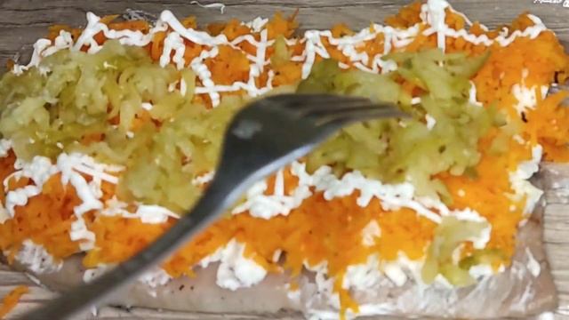ЗАКУСКА/РУЛЕТ из СЕЛЕДКИ - закуска для бутербродов ! смотреть онлайн