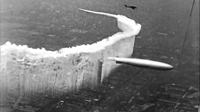 Граф Цеппелин возвращается в Нью-Йорк 1929 г. Graf Zeppelin Returns To New York After World Tour