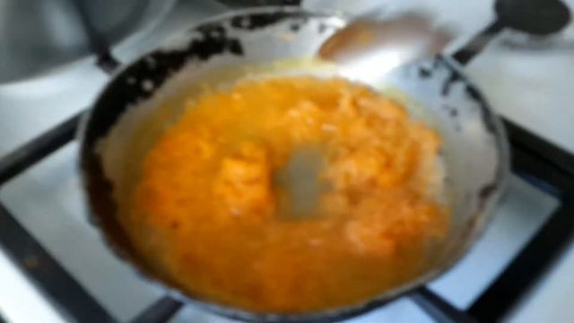 Как  сделать  , чтобы  суп  получился  красивого  золотистого  цвета .