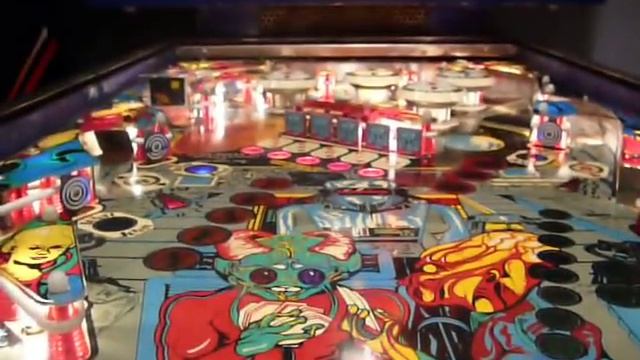 Alien Poker Pinball Machine.MOV смотреть онлайн