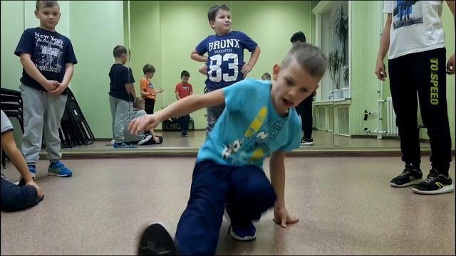 Жуковский Брейк данс школа Техникс (Новички 2018) смотреть онлайн