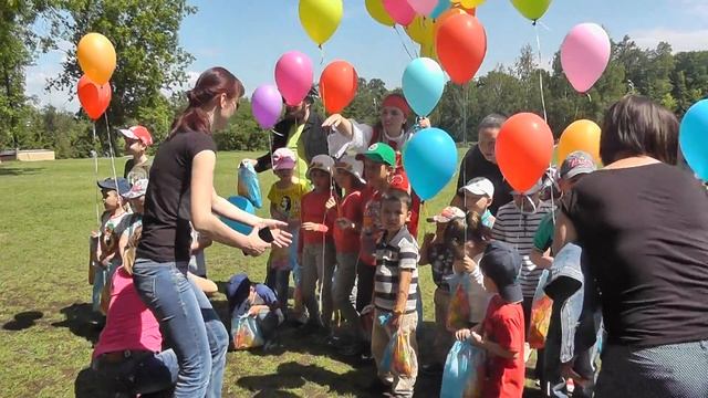 04.06.2016 Подарки. Детский праздник в парке Горького 04435 смотреть онлайн