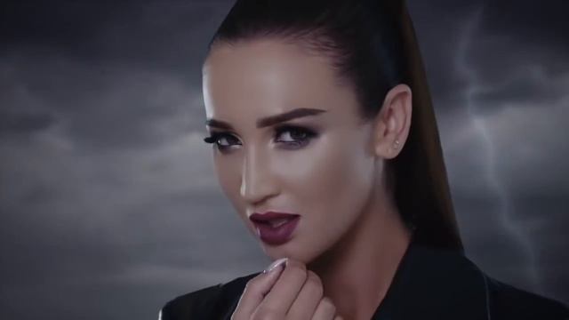 Бузова мой сумасшедший декабрь ?♀️при этом ещё стараюсь хорошо выглядеть смотреть онлайн