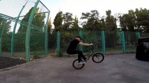 ОБУЧАЛКА НА МЭНУАЛ(MANUAL)/КАК НУЖНО БАЛАНСИРОВАТЬ/ТРЮКИ НА BMX ДЛЯ НАЧИНАЮЩИХ/ШКОЛА BMX