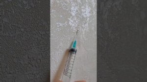 Удаление пузырей на обоях.