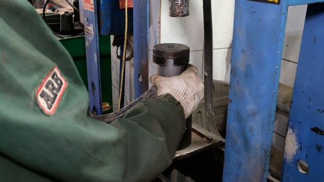 Замена сайлентблоков на Land Rover смотреть онлайн