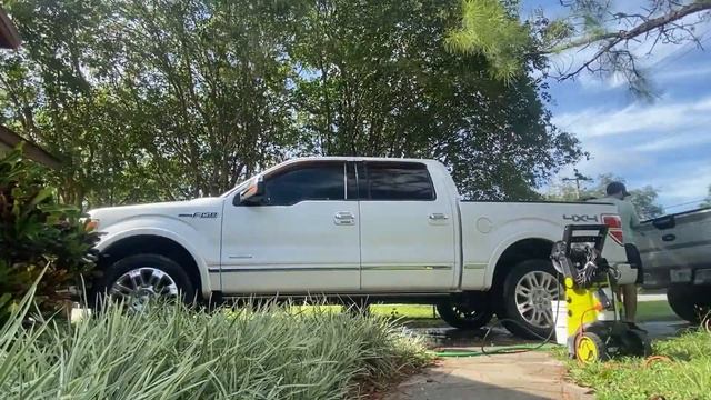 Detailing A 2013 Ford F-150 Platinum! смотреть онлайн