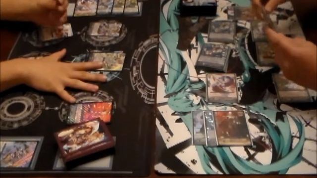Cardfight!! Vanguard - Angel Feather (Shamsiel) vs. Oracle Think Tank (Tsukuyomi) Round 1 смотреть онлайн