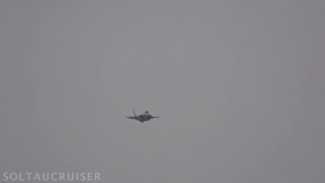 4K | US Air Force F-35 solo air display at RIAT 2018 смотреть онлайн