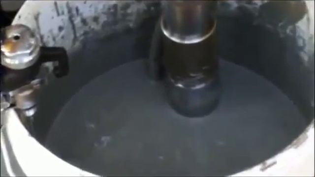 Wagner HeavyCoat 950E распыляет гидроизоляционный материал Sika Seal 107