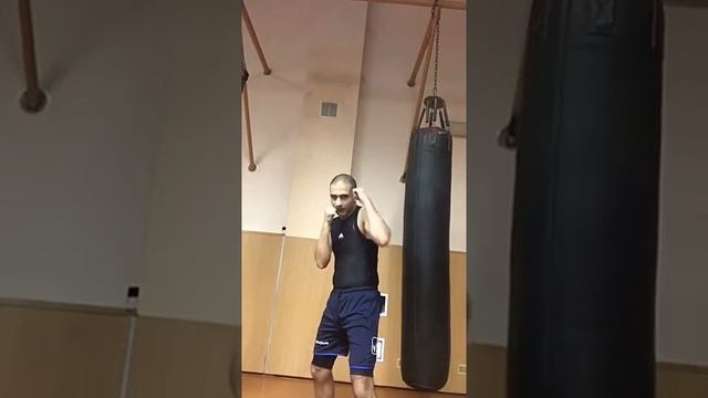 Эмин Махмудов, мастер спорта по боксу. Урок №1 - стойка смотреть онлайн