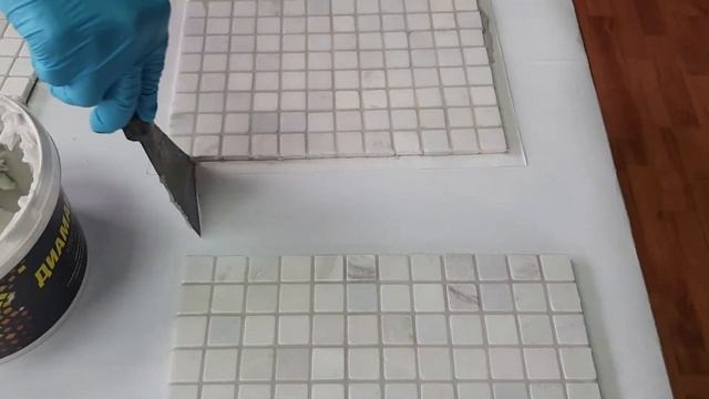 Затирка швов мозаики из белого мрамора эпоксидной затиркой Диамант смотреть онлайн